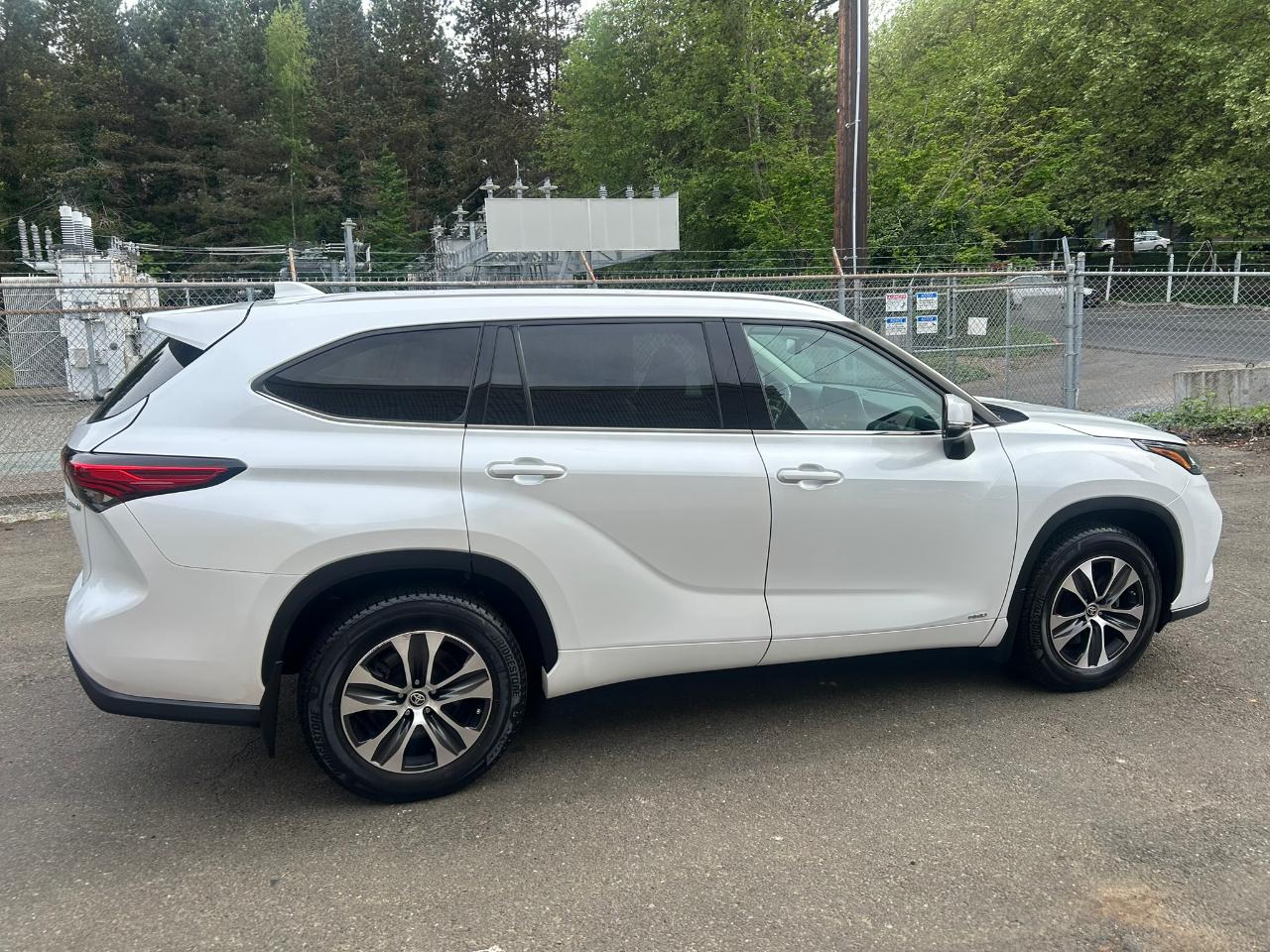 Toyota Highlander Hybrid XLE AWD 2022