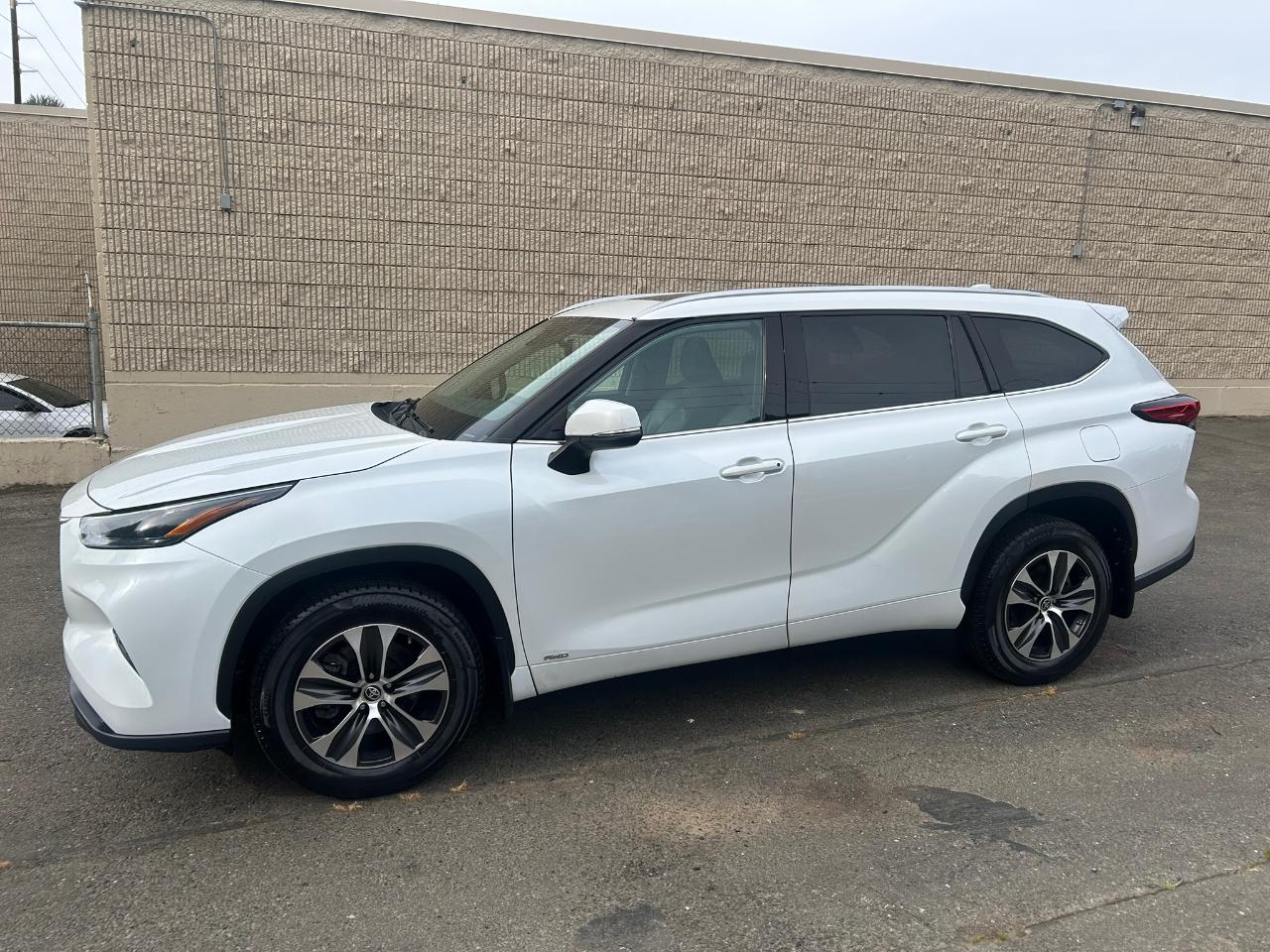 Toyota Highlander Hybrid XLE AWD 2022