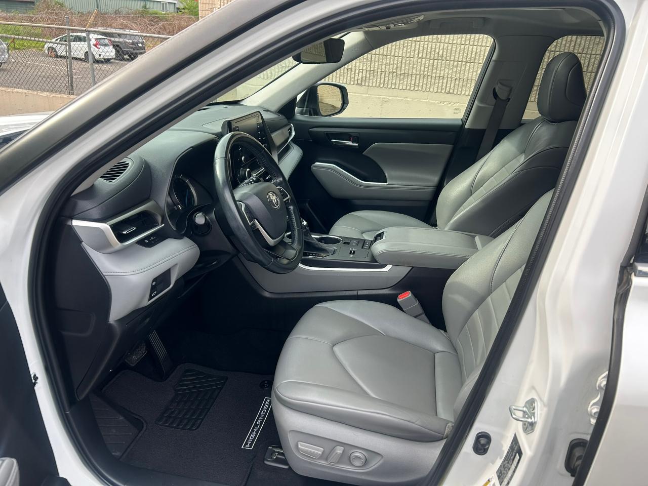 Toyota Highlander Hybrid XLE AWD 2022