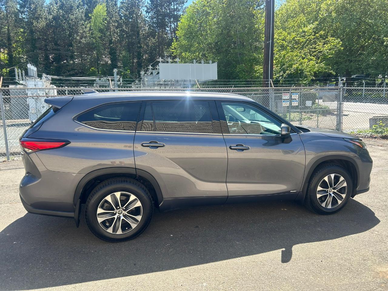 Toyota Highlander Hybrid XLE AWD 2022