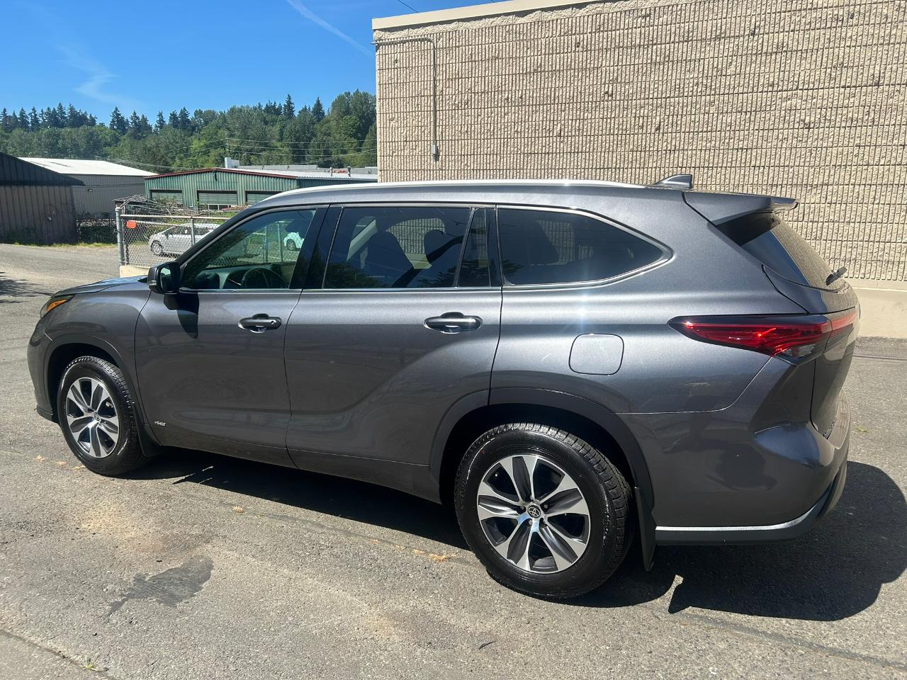 Toyota Highlander Hybrid XLE AWD 2022