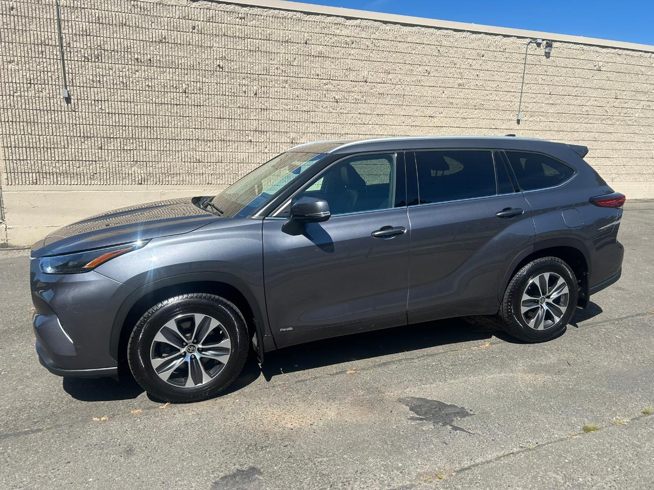Toyota Highlander Hybrid XLE AWD 2022