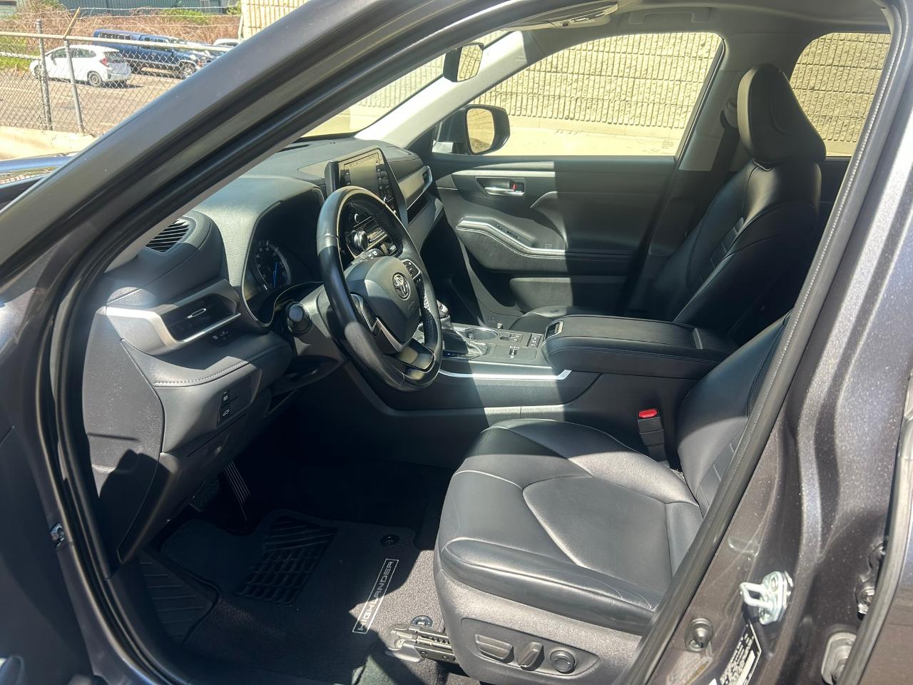 Toyota Highlander Hybrid XLE AWD 2022