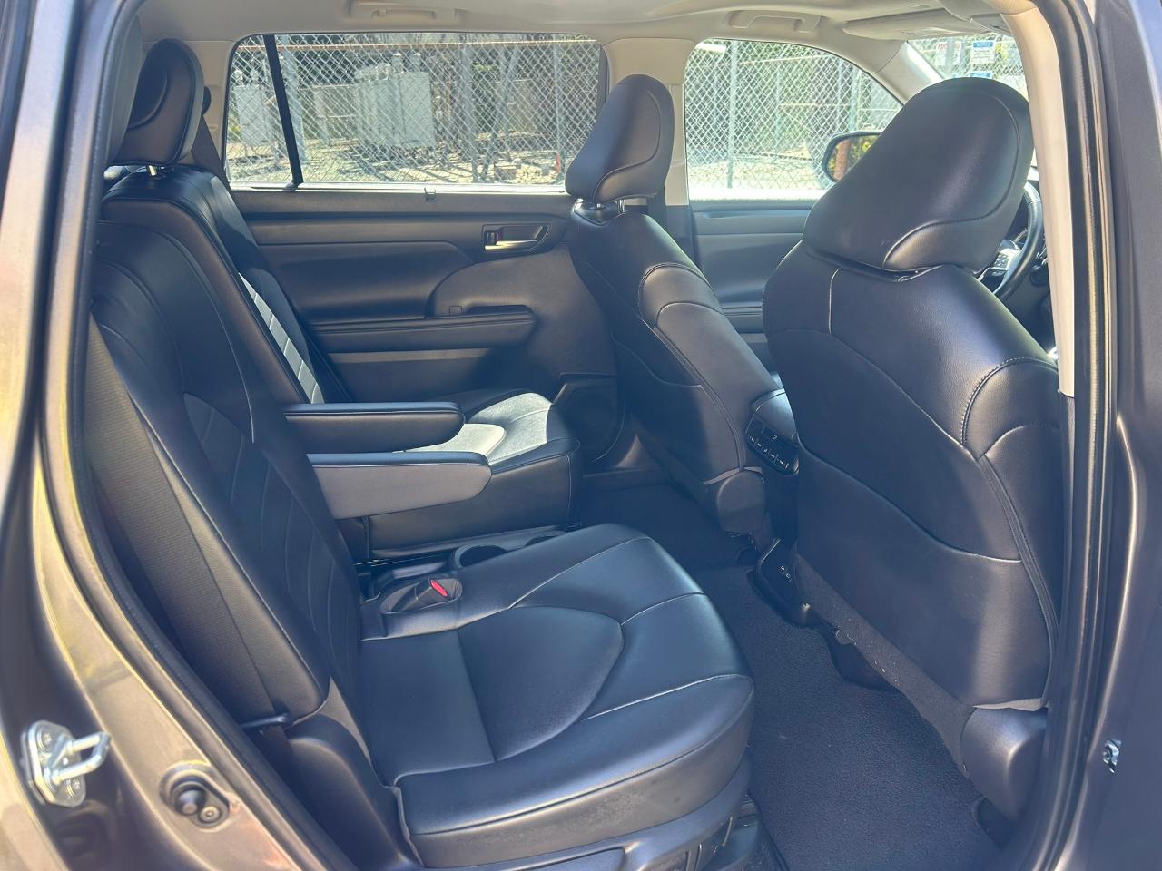 Toyota Highlander Hybrid XLE AWD 2022