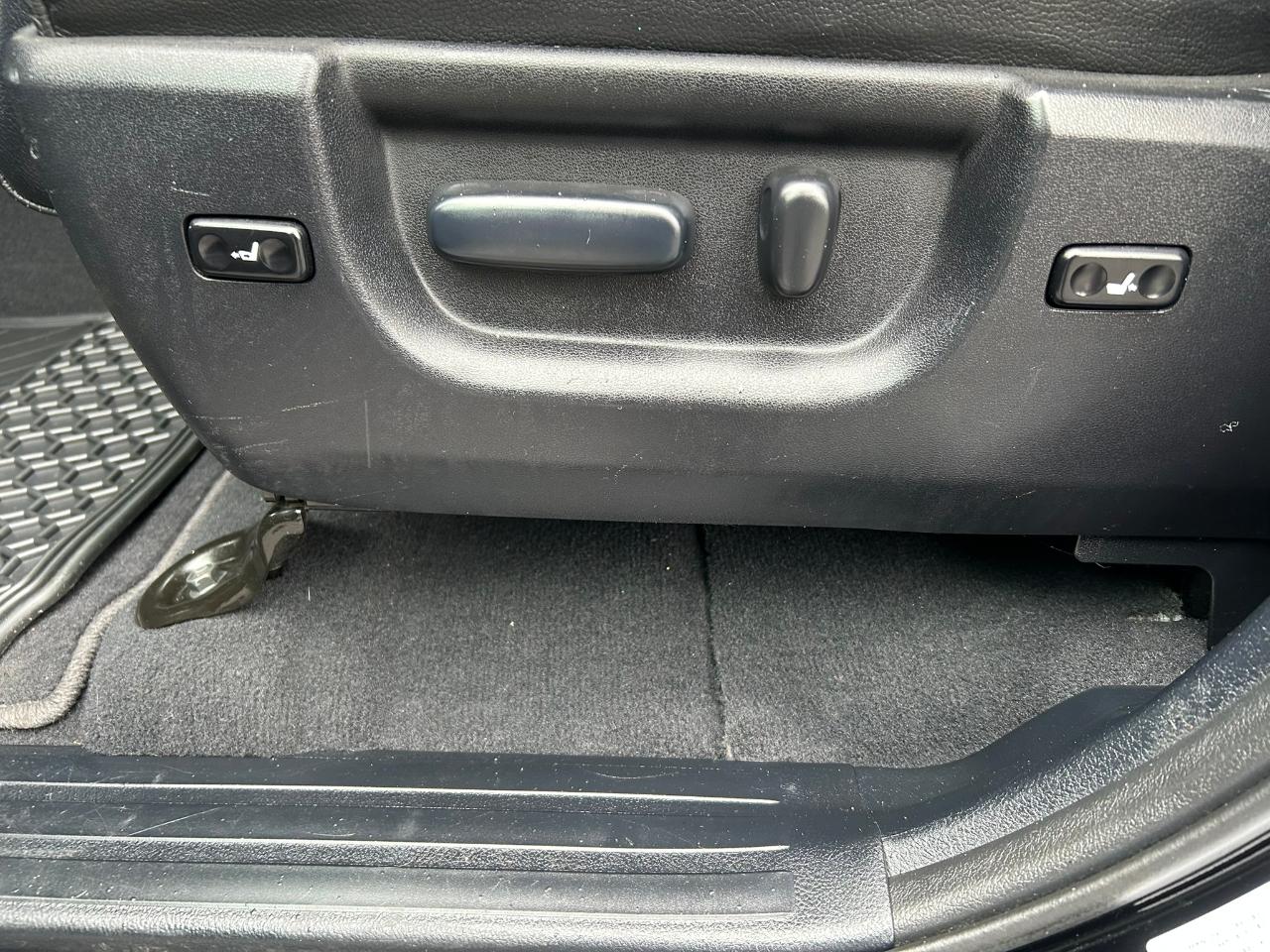 Toyota Tundra Platinum Crew Max 4WD 5.7L V8 2010