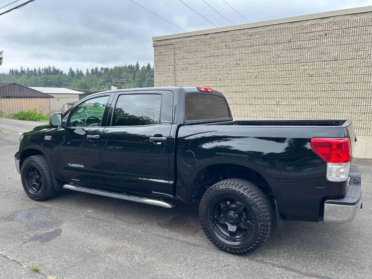 Toyota Tundra Platinum Crew Max 4WD 5.7L V8 2010