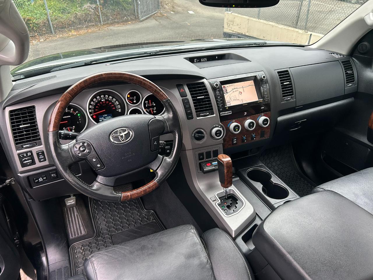 Toyota Tundra Platinum Crew Max 4WD 5.7L V8 2010