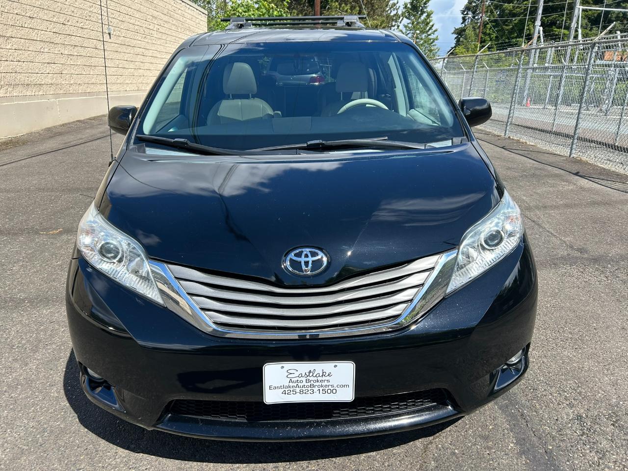 Toyota Sienna XLE AWD 7-Passenger V6 2014