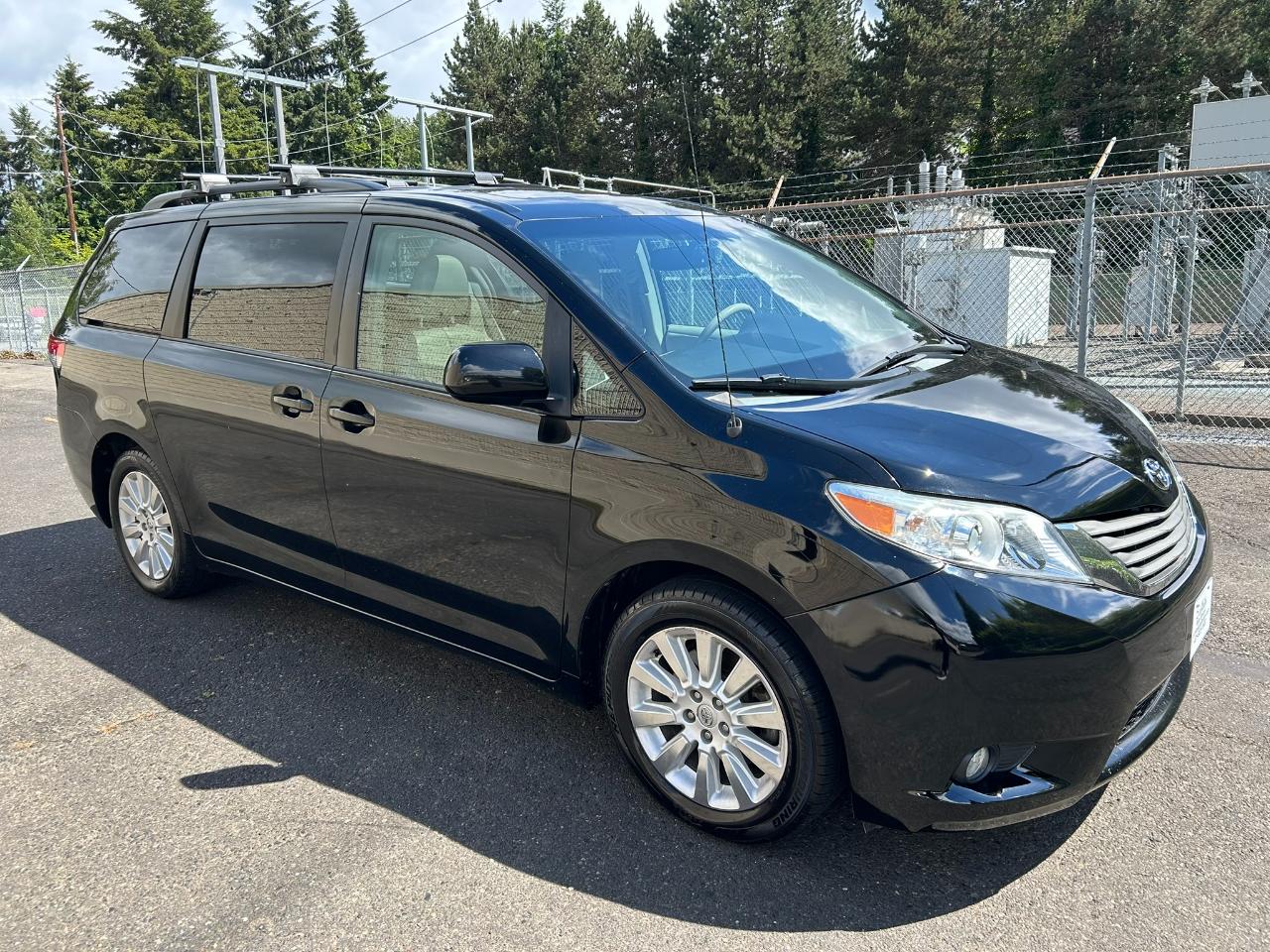 Toyota Sienna XLE AWD 7-Passenger V6 2014