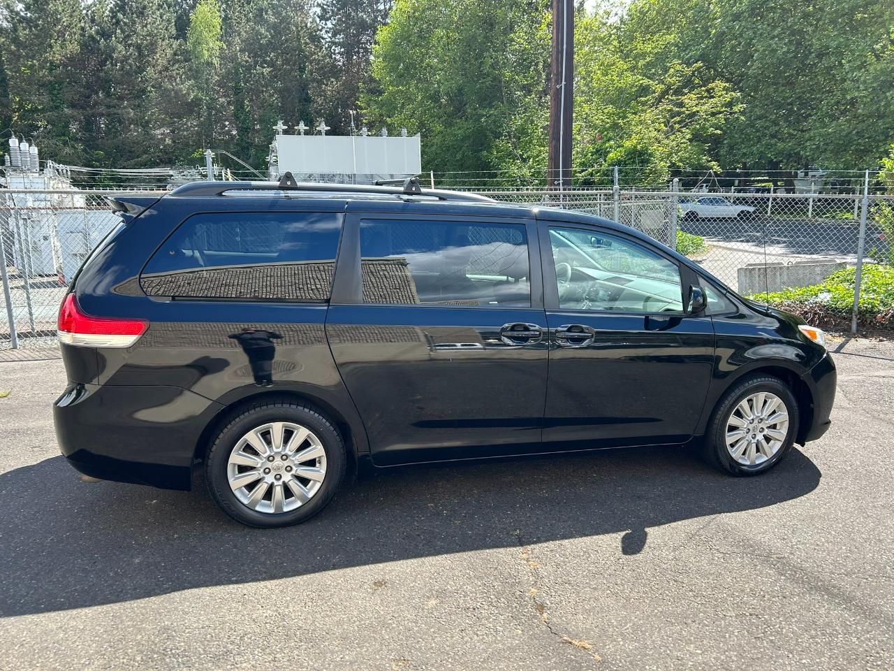 Toyota Sienna XLE AWD 7-Passenger V6 2014