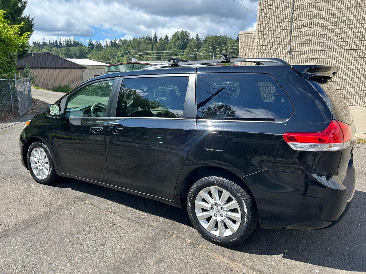 Toyota Sienna XLE AWD 7-Passenger V6 2014