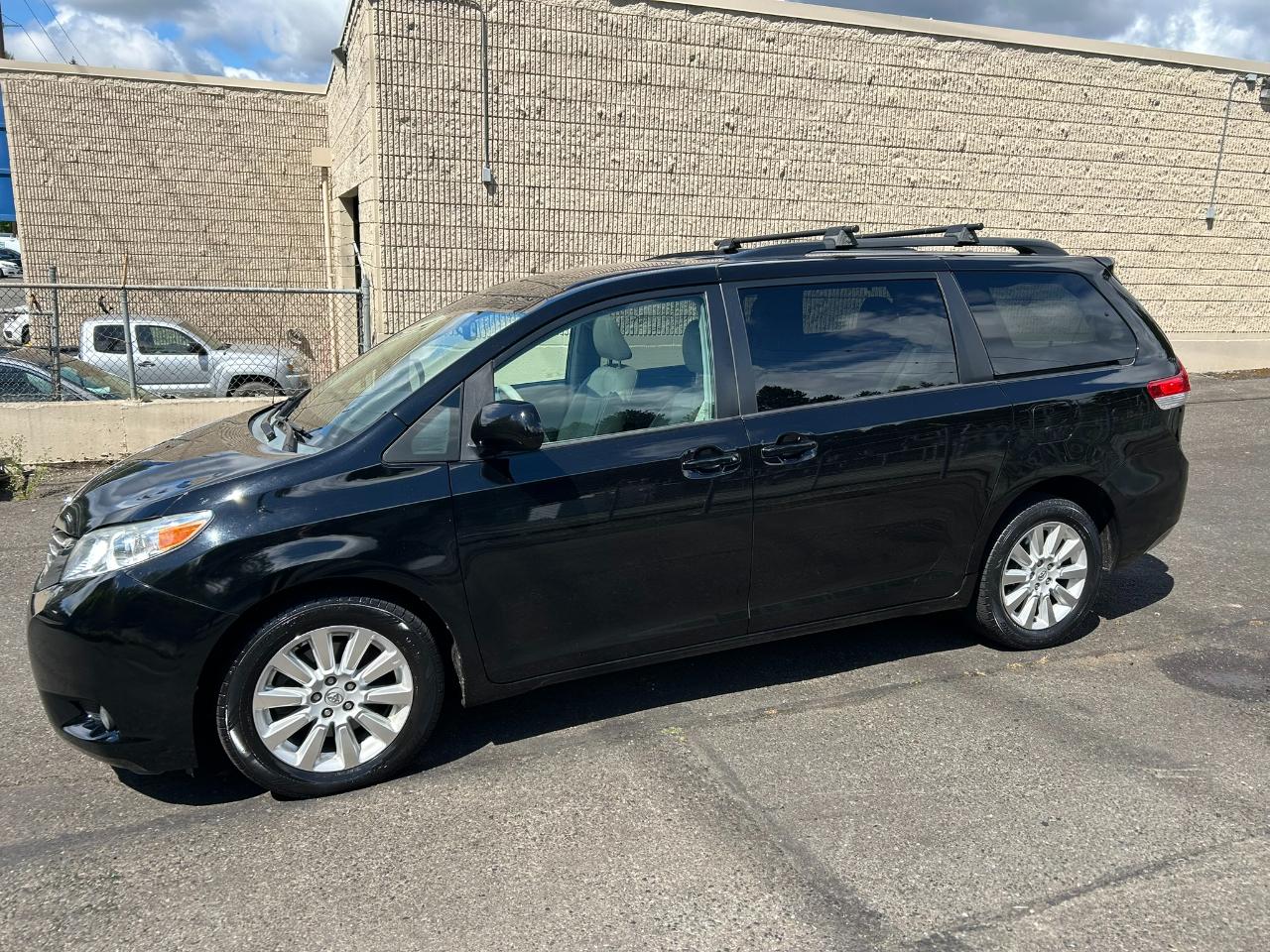 Toyota Sienna XLE AWD 7-Passenger V6 2014