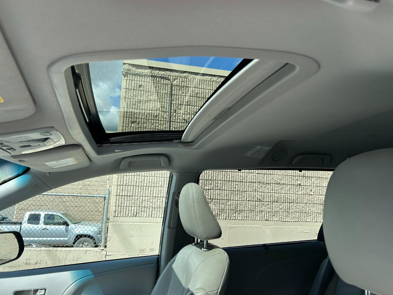 Toyota Sienna XLE AWD 7-Passenger V6 2014