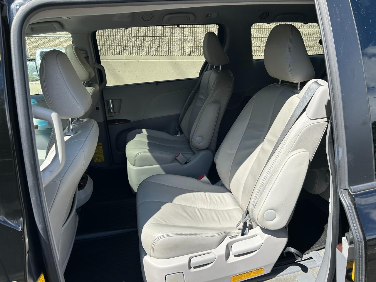 Toyota Sienna XLE AWD 7-Passenger V6 2014