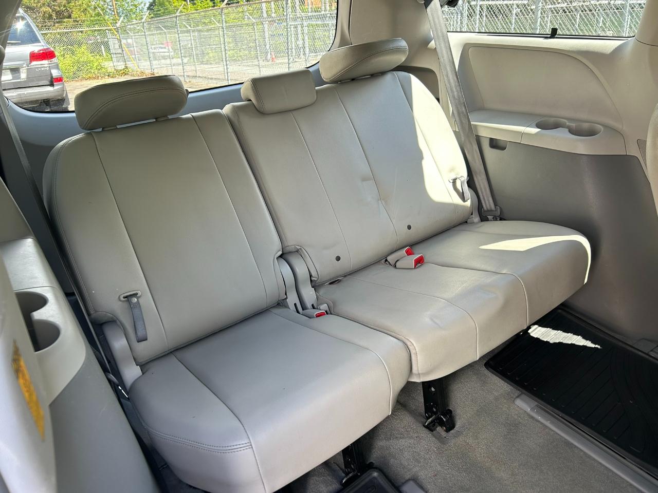Toyota Sienna XLE AWD 7-Passenger V6 2014