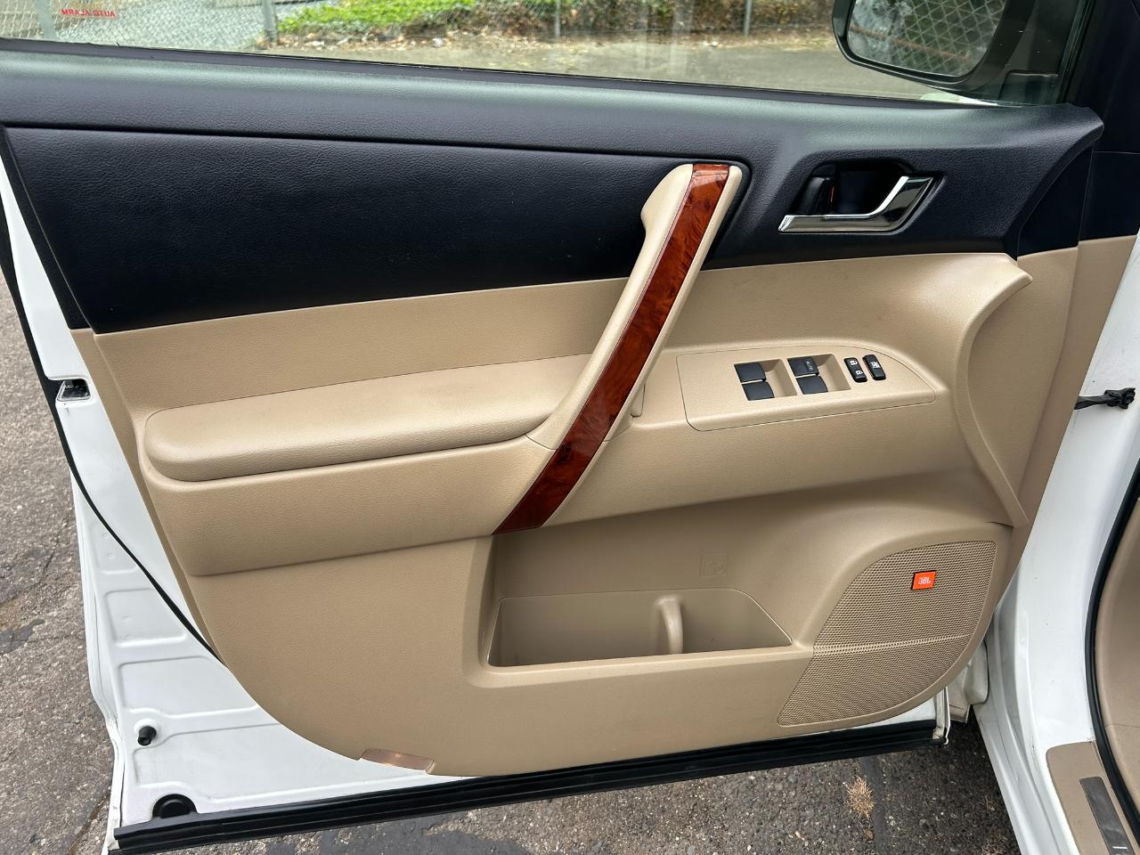 Toyota Highlander Hybrid Limited 4WD 2012