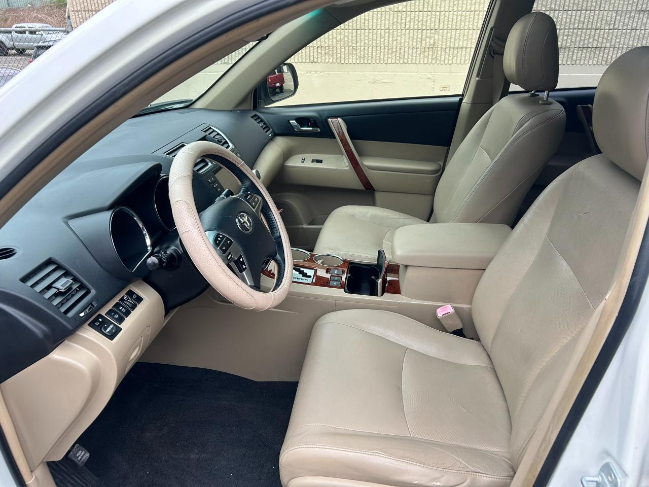 Toyota Highlander Hybrid Limited 4WD 2012