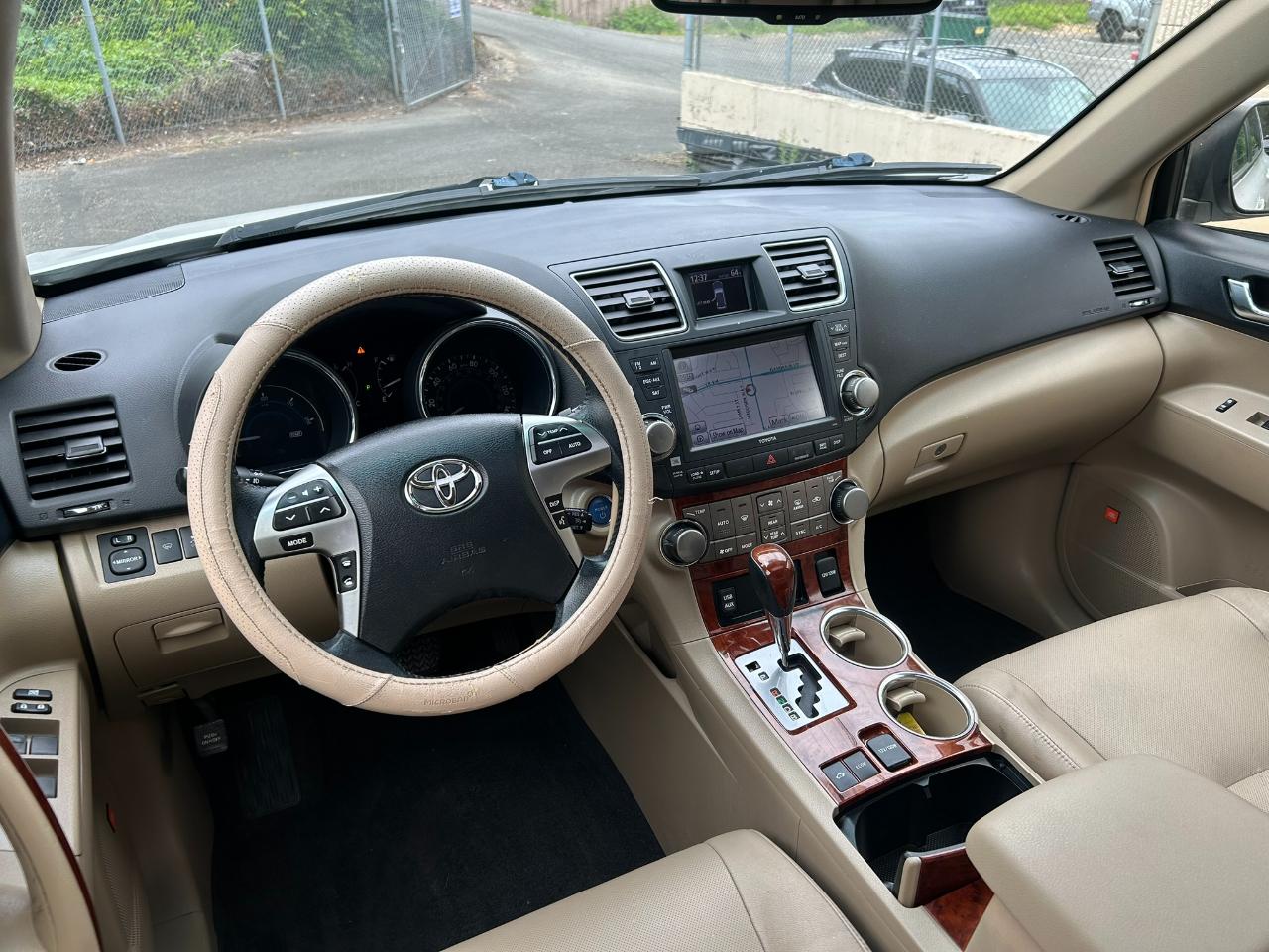 Toyota Highlander Hybrid Limited 4WD 2012