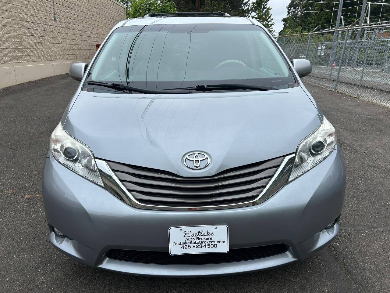 Toyota Sienna  2011