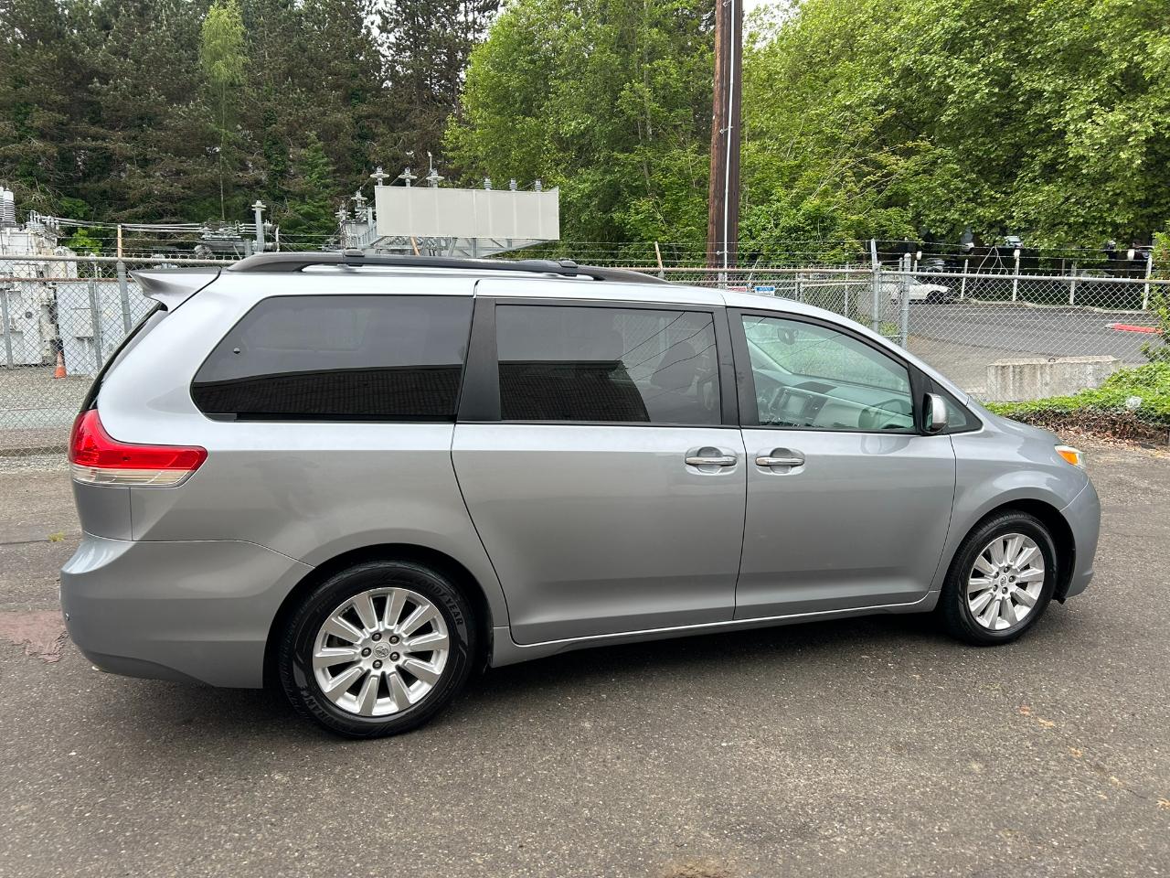 Toyota Sienna  2011