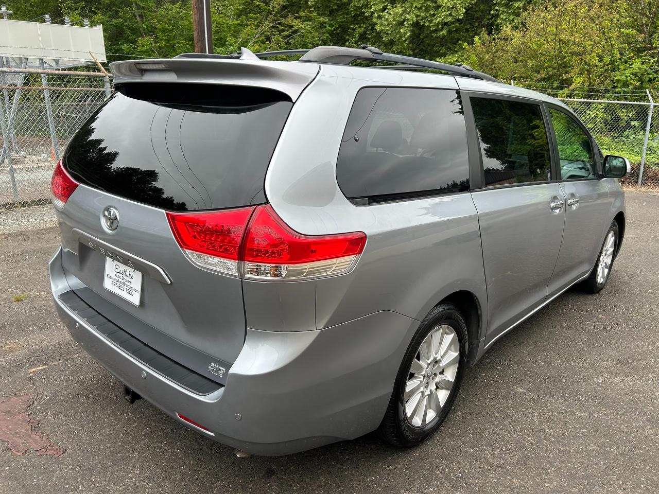 Toyota Sienna  2011