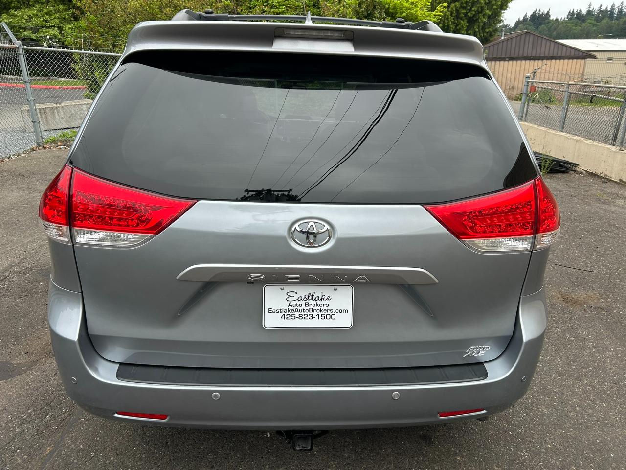 Toyota Sienna  2011