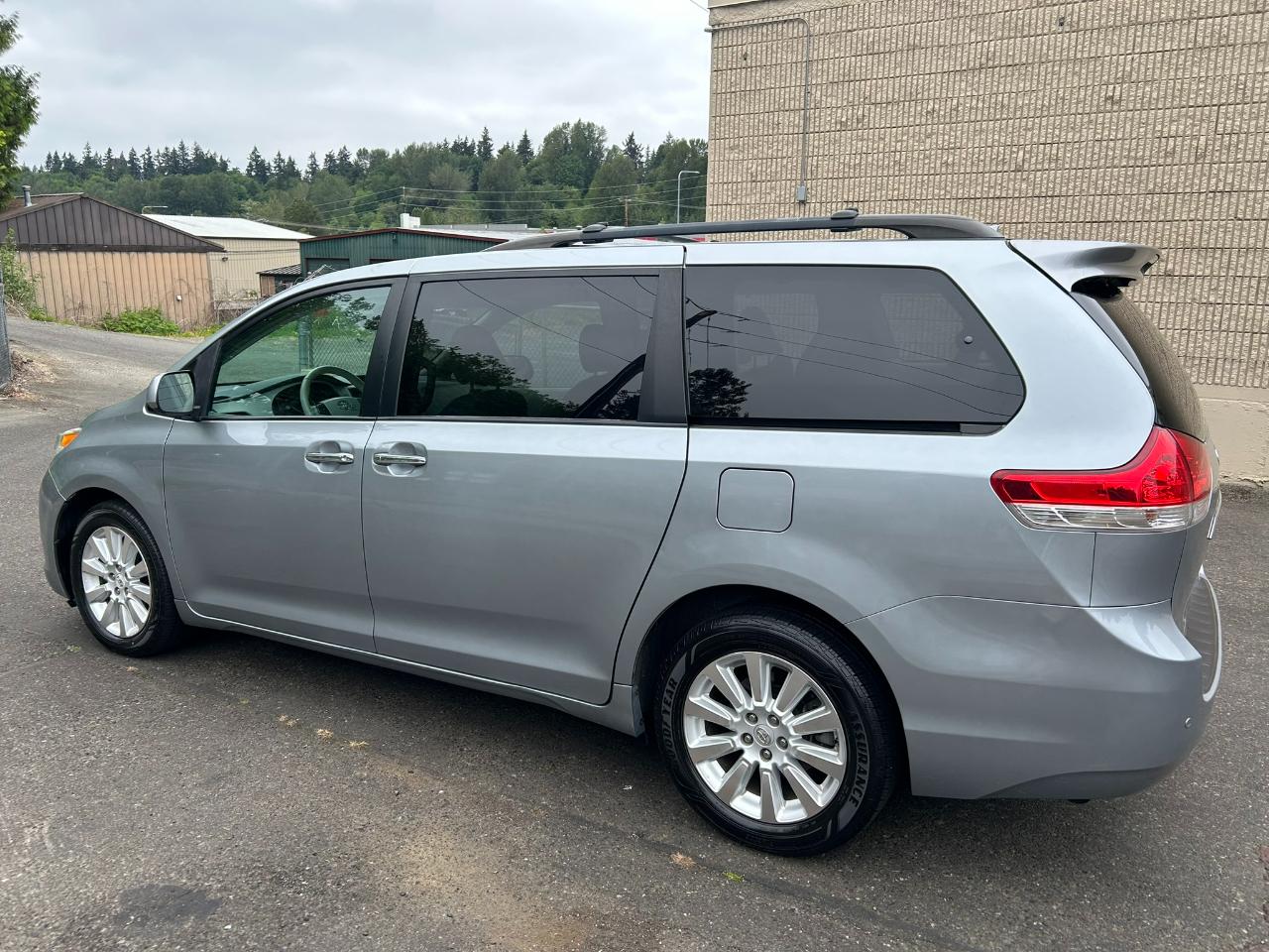 Toyota Sienna  2011