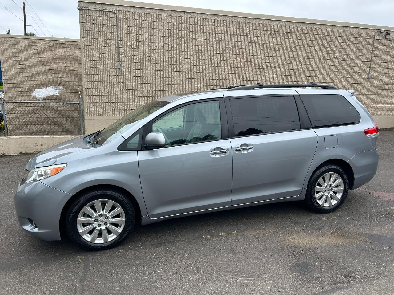 Toyota Sienna  2011