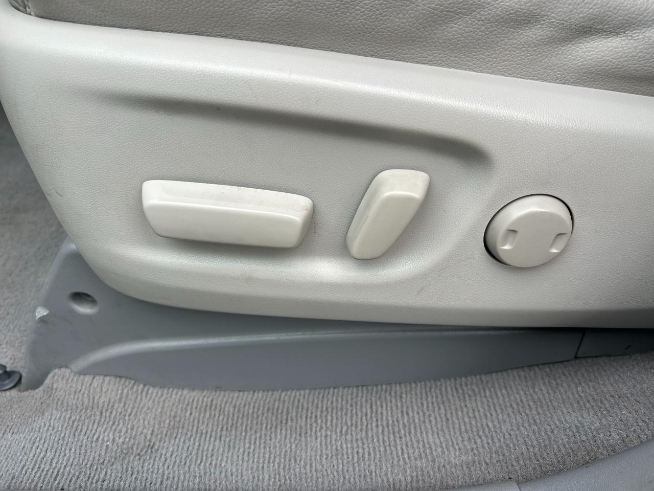 Toyota Sienna  2011