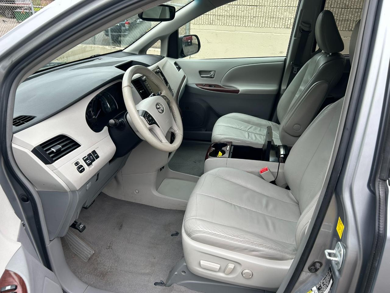 Toyota Sienna  2011