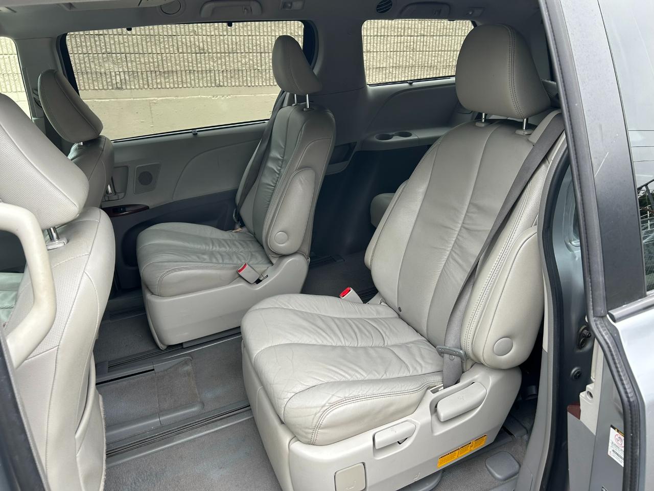 Toyota Sienna  2011