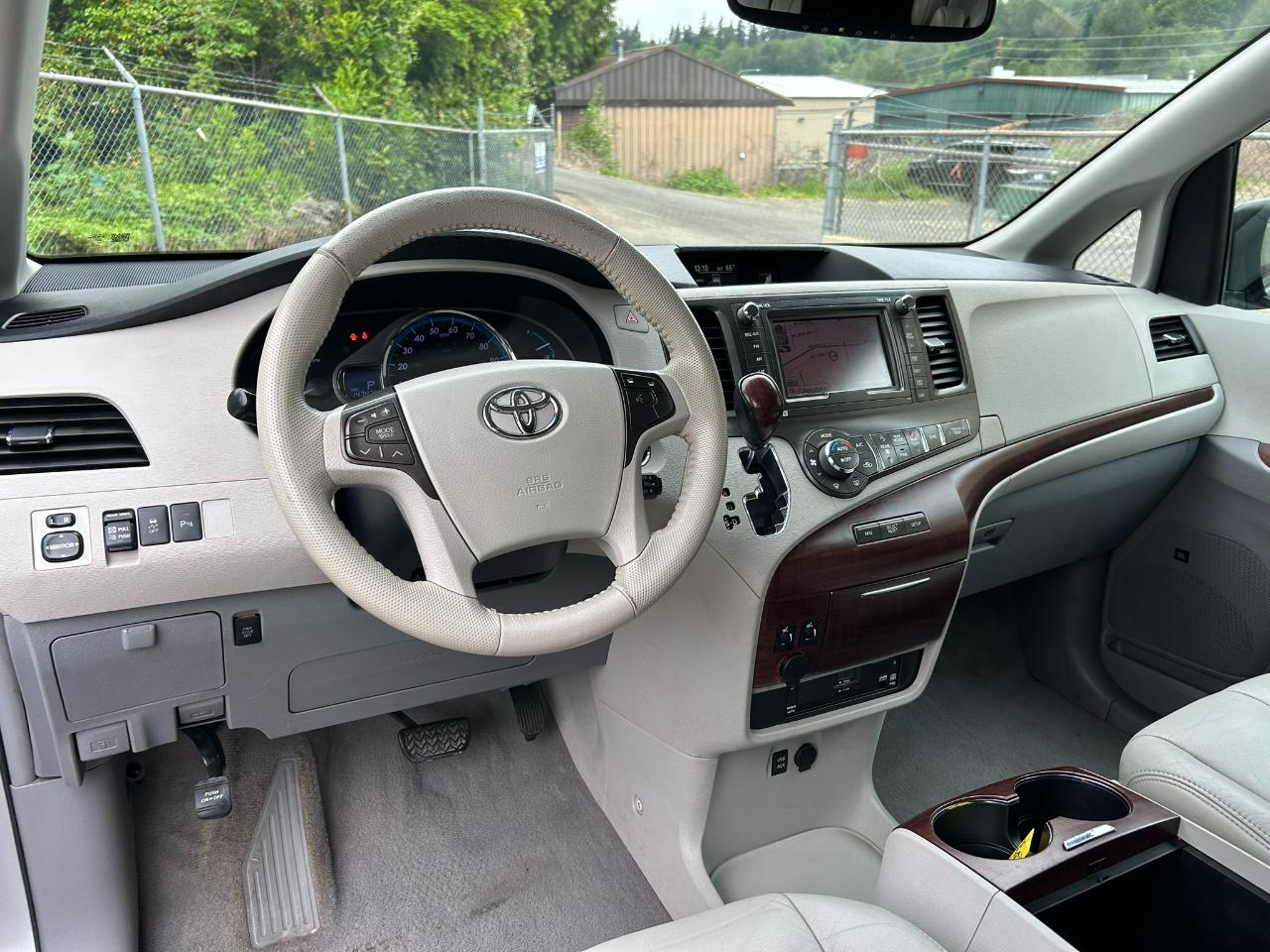 Toyota Sienna  2011