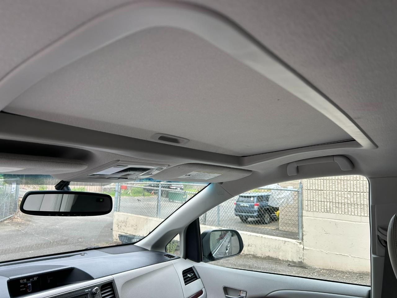 Toyota Sienna  2011