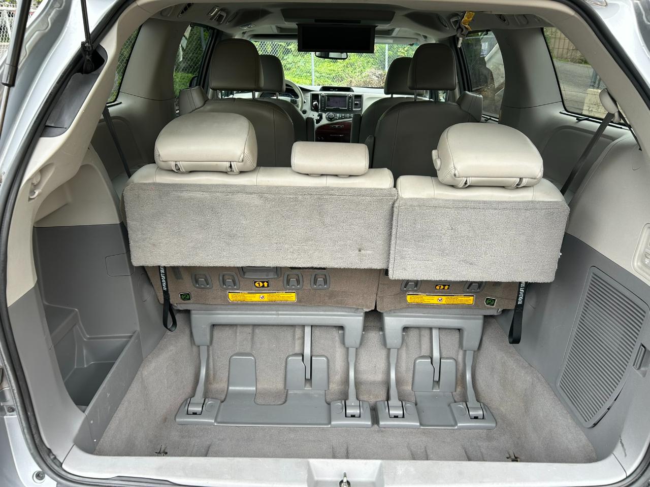 Toyota Sienna  2011
