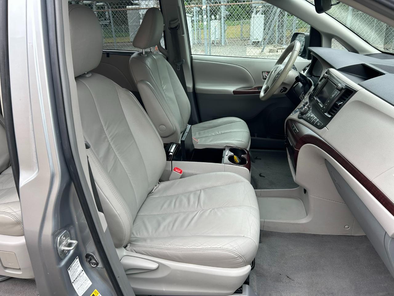 Toyota Sienna  2011