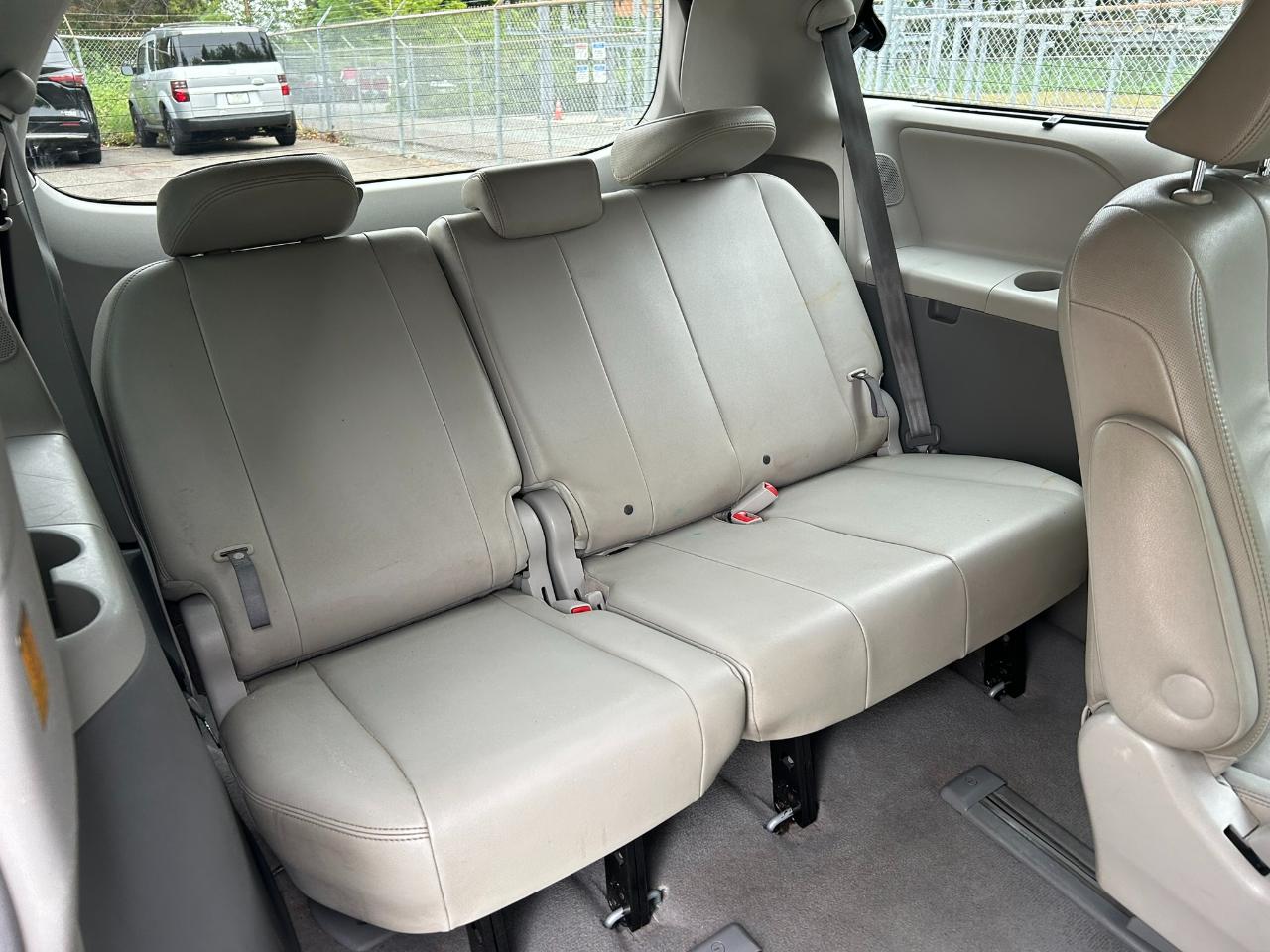 Toyota Sienna  2011