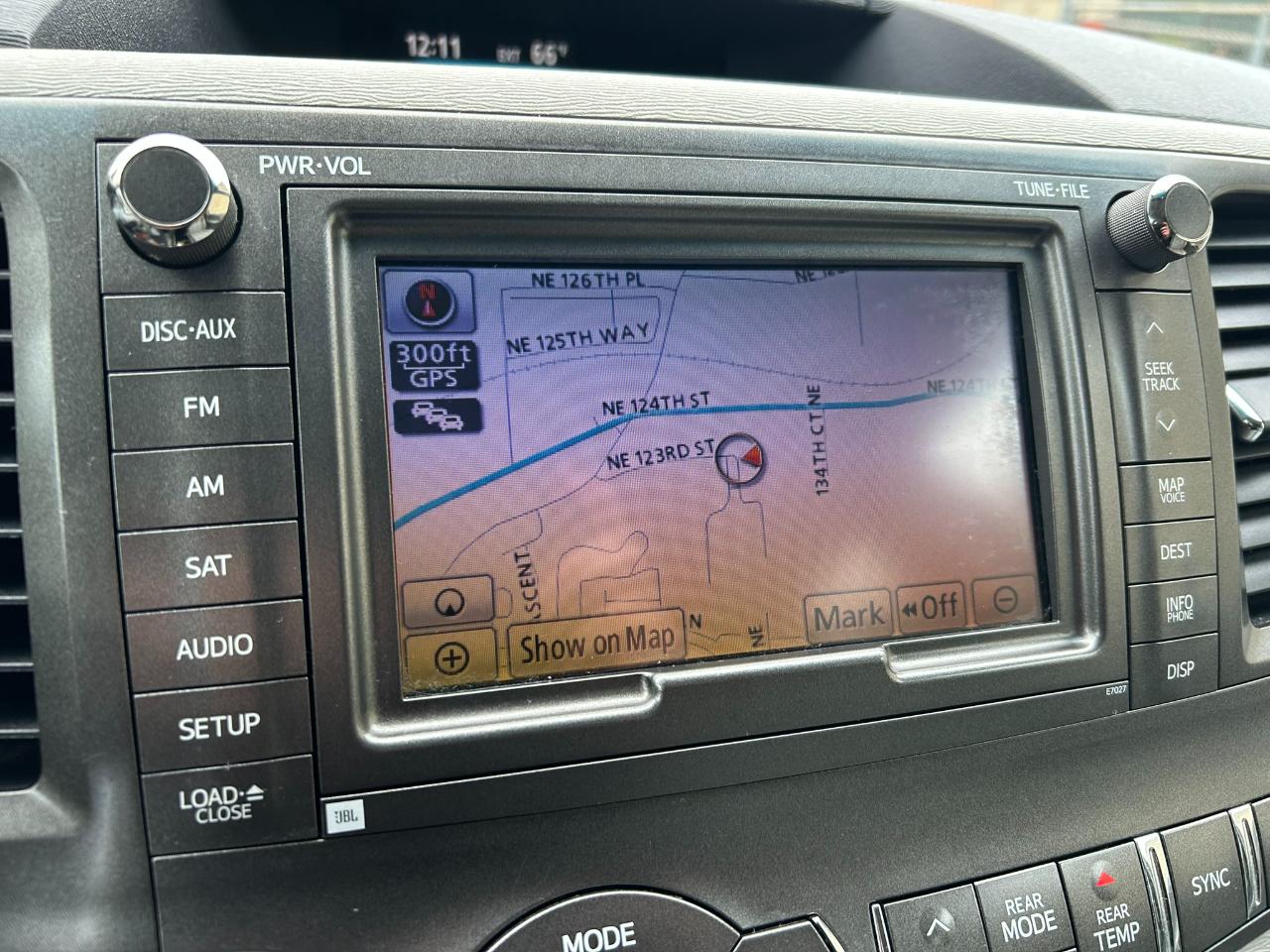 Toyota Sienna  2011