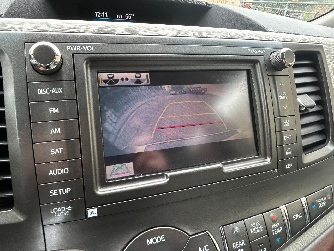 Toyota Sienna  2011