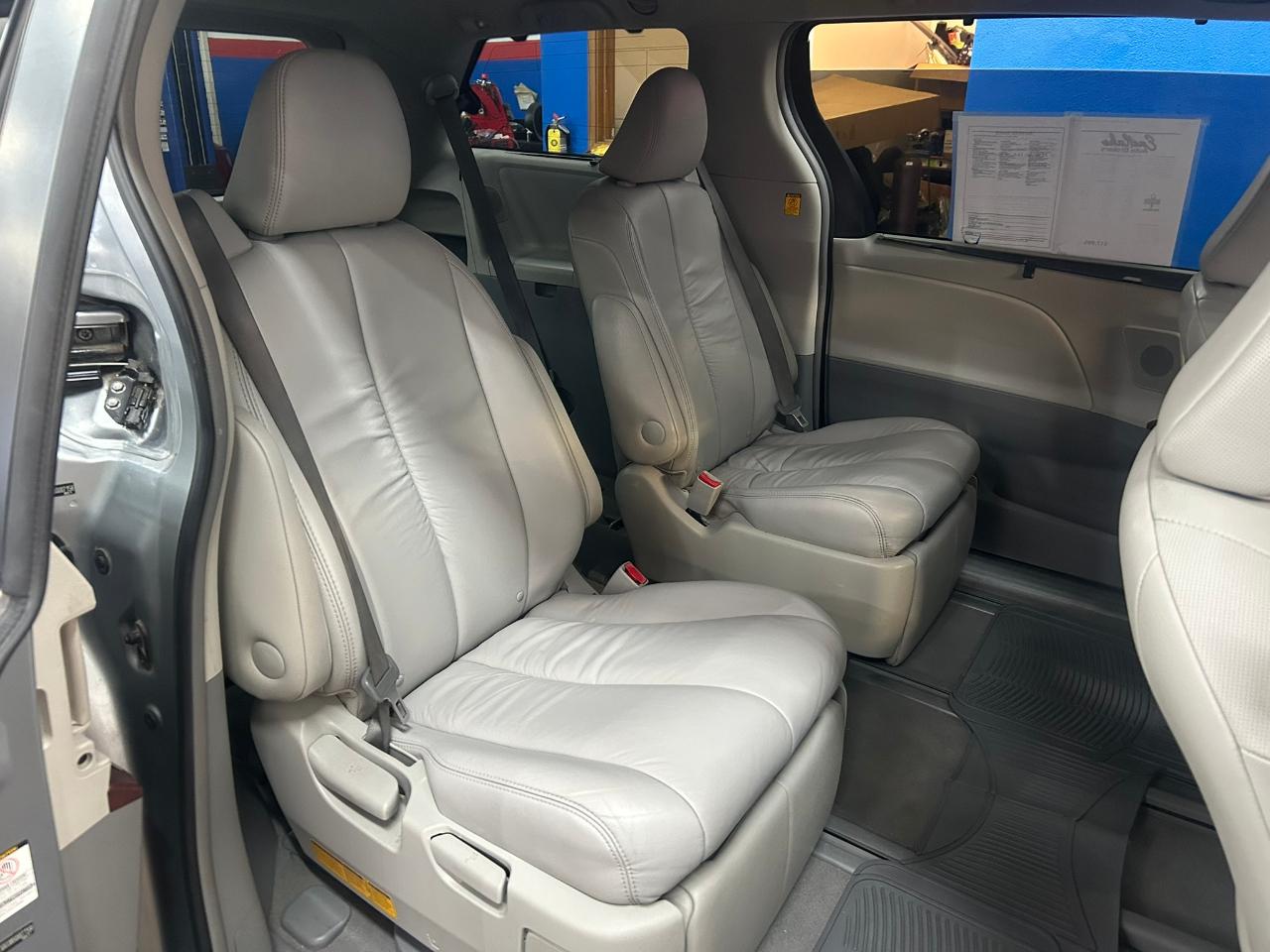 Toyota Sienna  2011