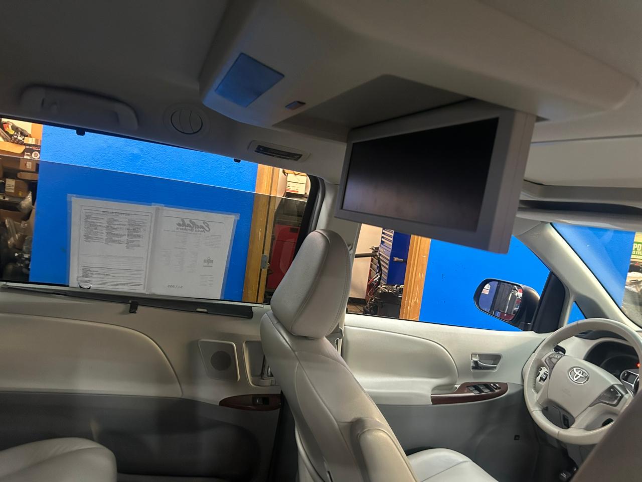 Toyota Sienna  2011