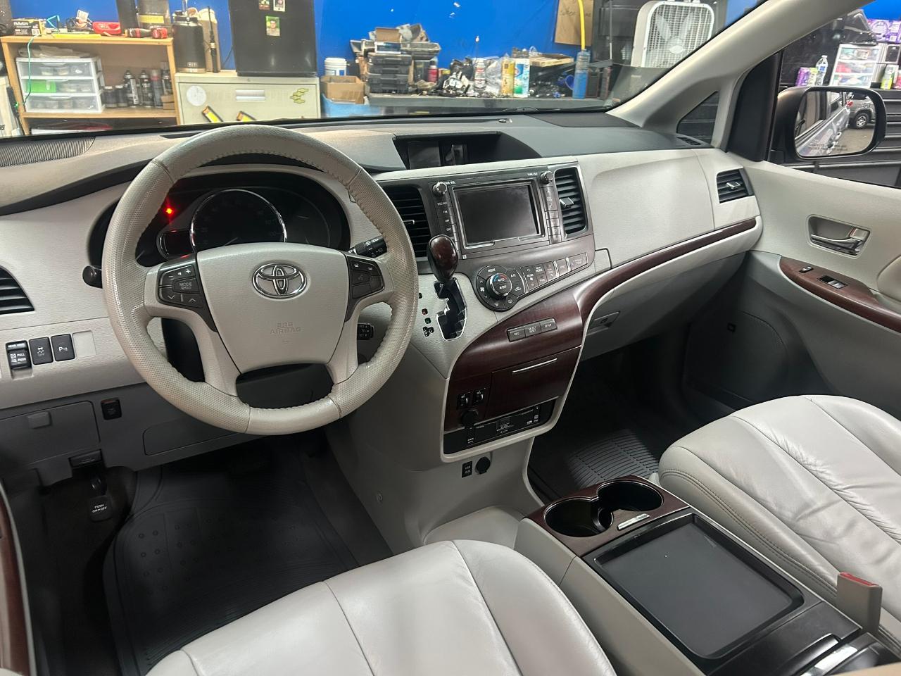 Toyota Sienna  2011
