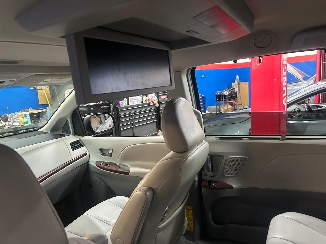 Toyota Sienna  2011