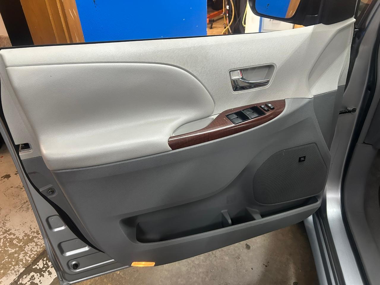 Toyota Sienna  2011