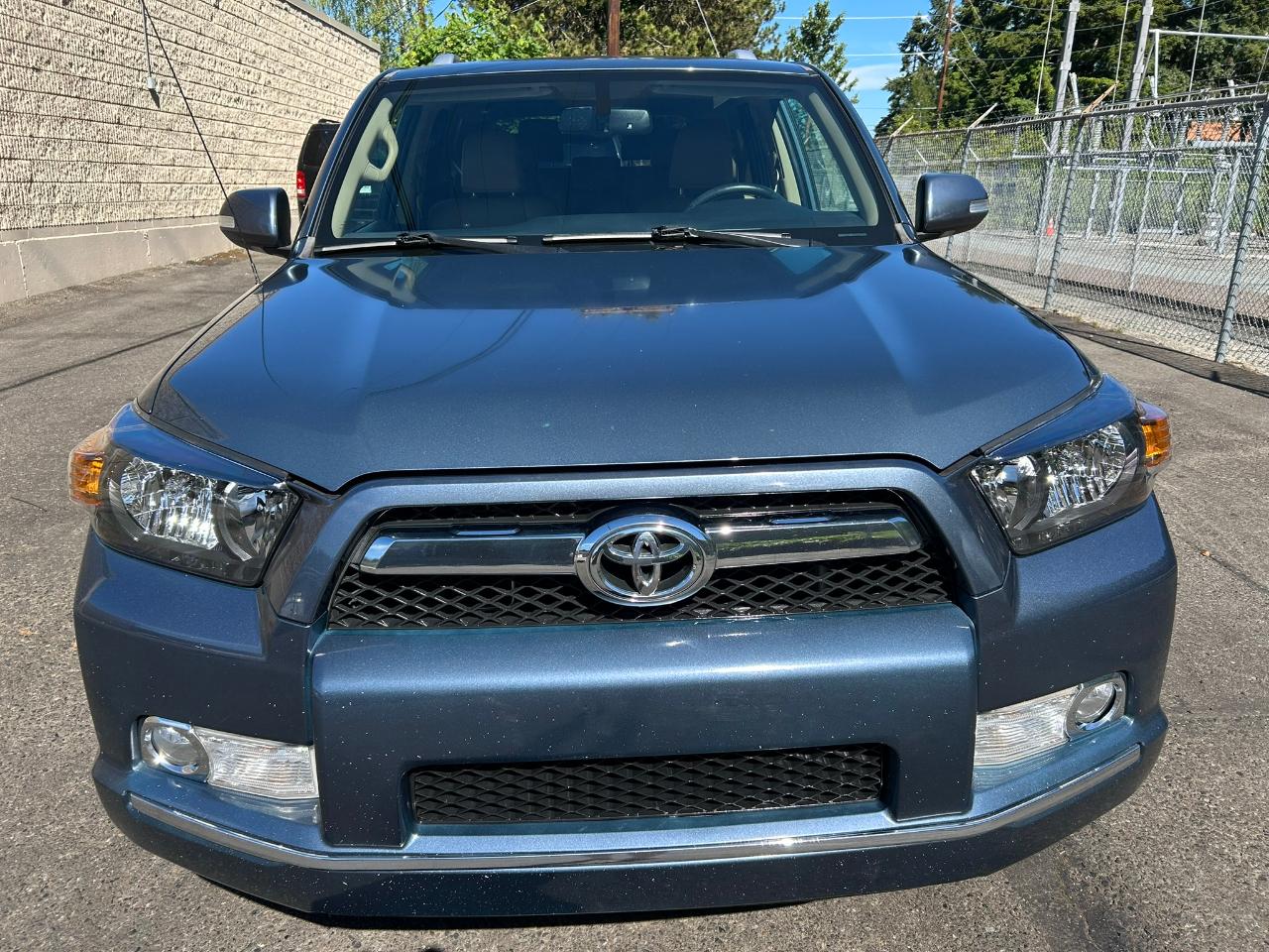 Toyota 4Runner Limited 4WD V6 2011