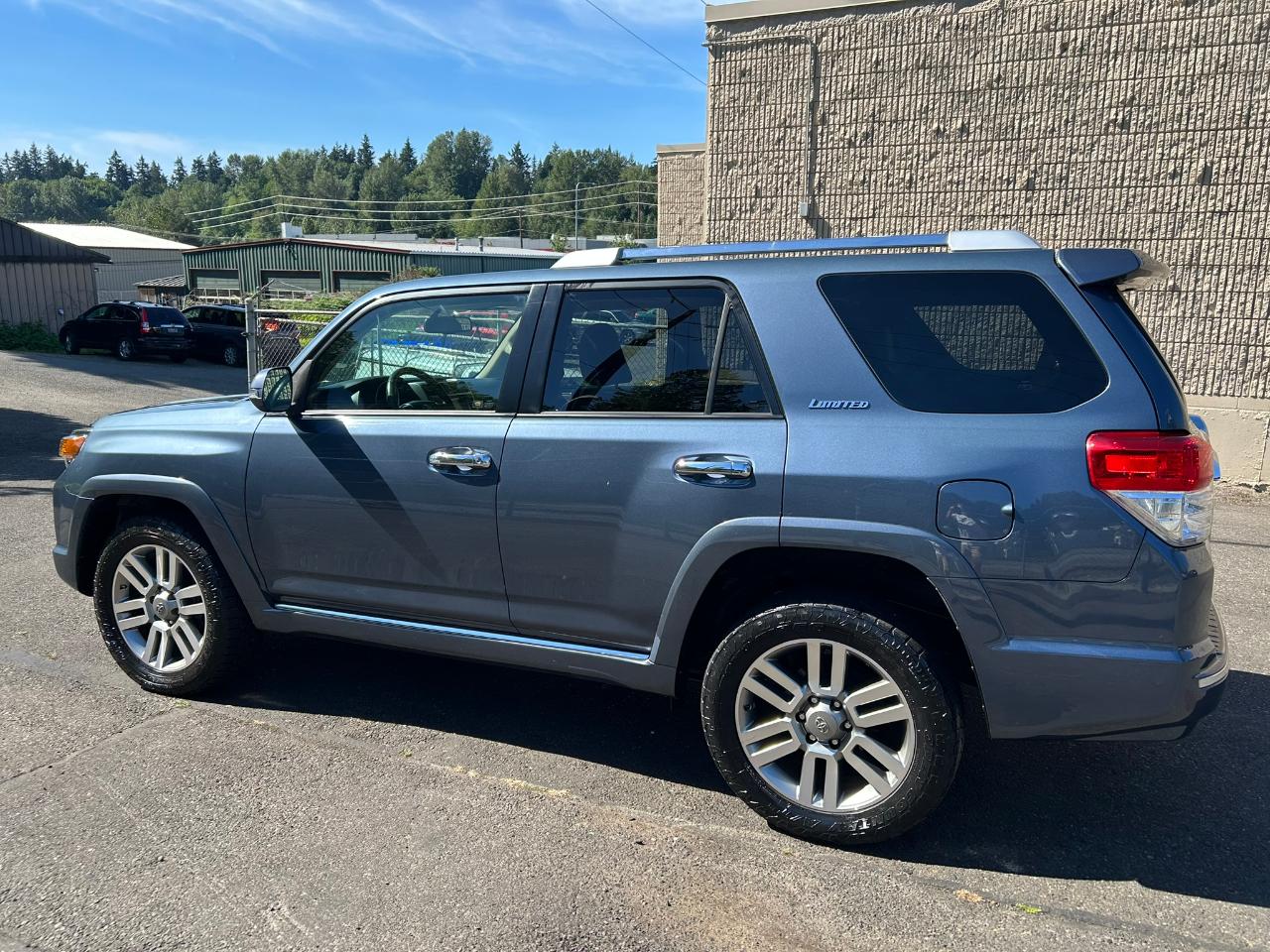 Toyota 4Runner Limited 4WD V6 2011