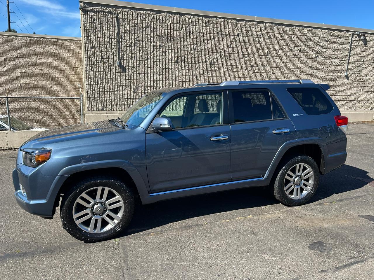 Toyota 4Runner Limited 4WD V6 2011