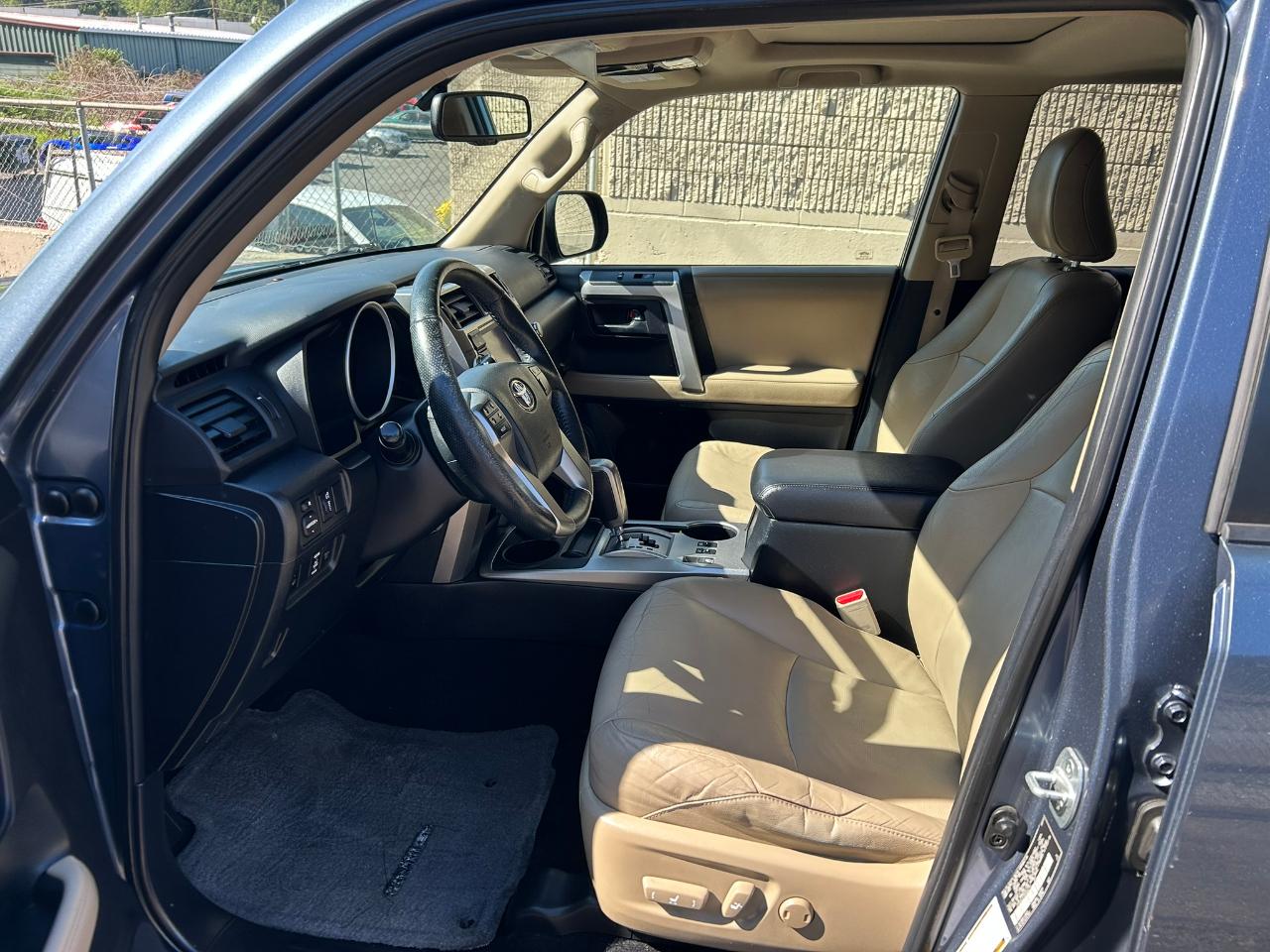 Toyota 4Runner Limited 4WD V6 2011