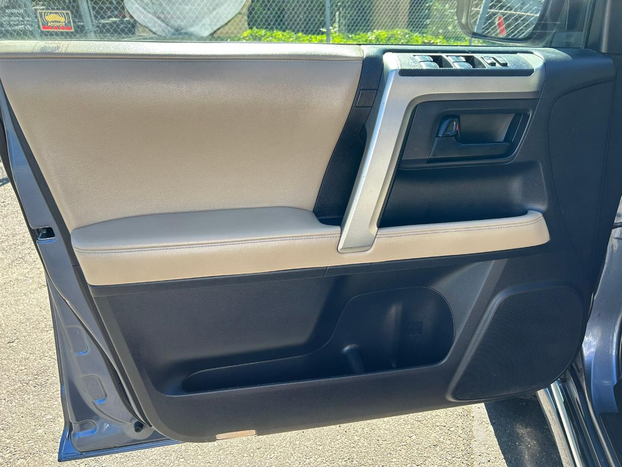 Toyota 4Runner Limited 4WD V6 2011