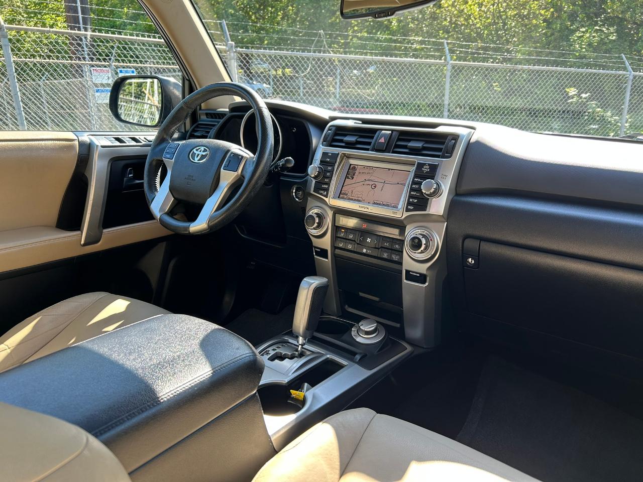 Toyota 4Runner Limited 4WD V6 2011