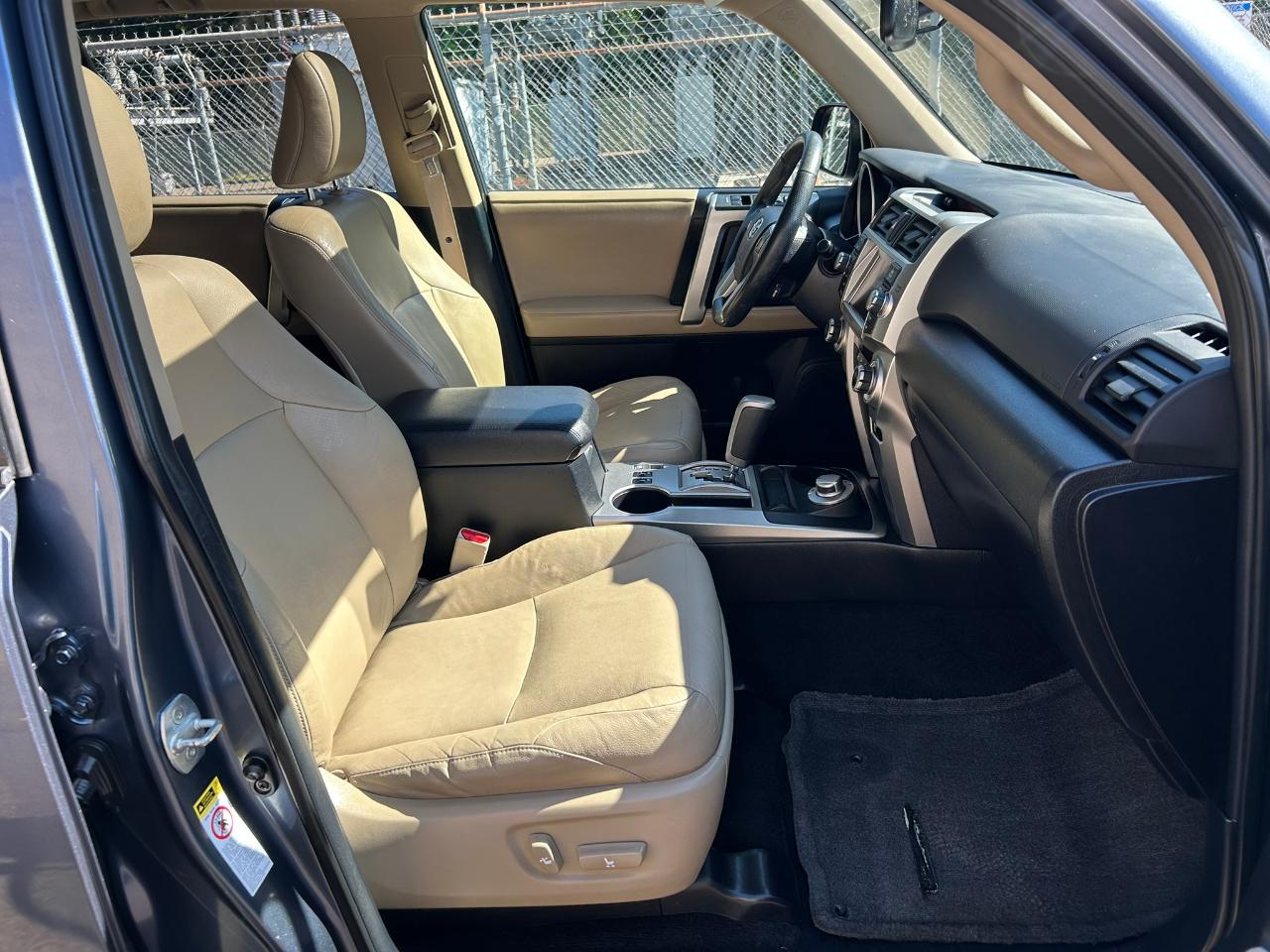 Toyota 4Runner Limited 4WD V6 2011